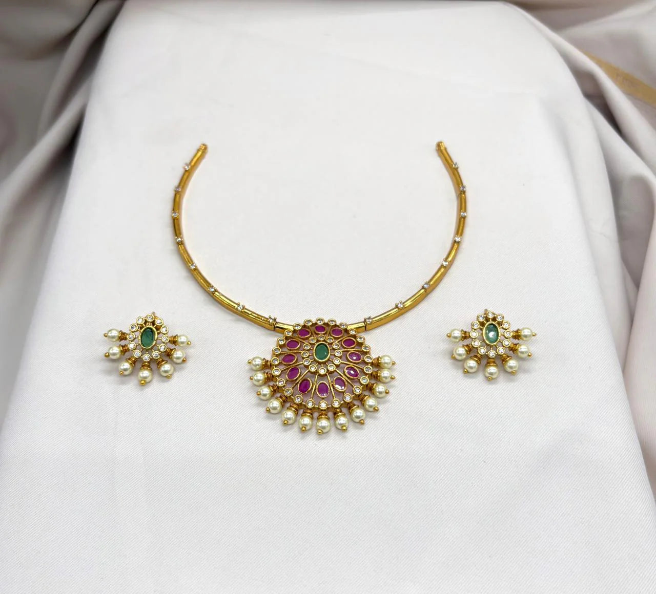 Matte Finish 1 Gram Gold Kante Set  with Ruby, Emerald & Pearl Drops